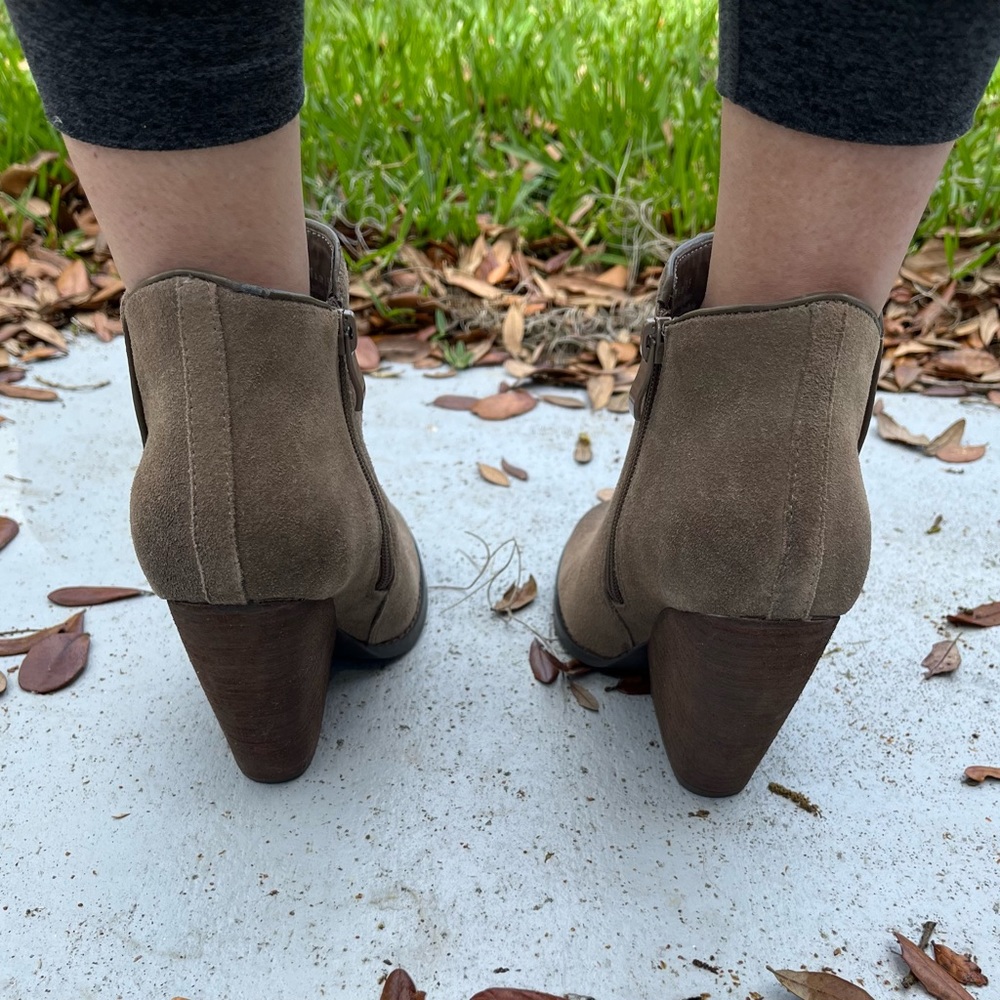 NWT Very Volatile Whitby Distressed Suede & Leather Bootie Color Khaki Size 7.5 - Picture 3 of 14